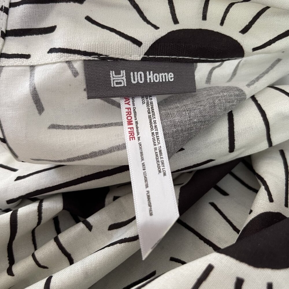 NEW Urban Outfitters UO Black & White Geo Sun Shower Curtain - Picture 3 of 3